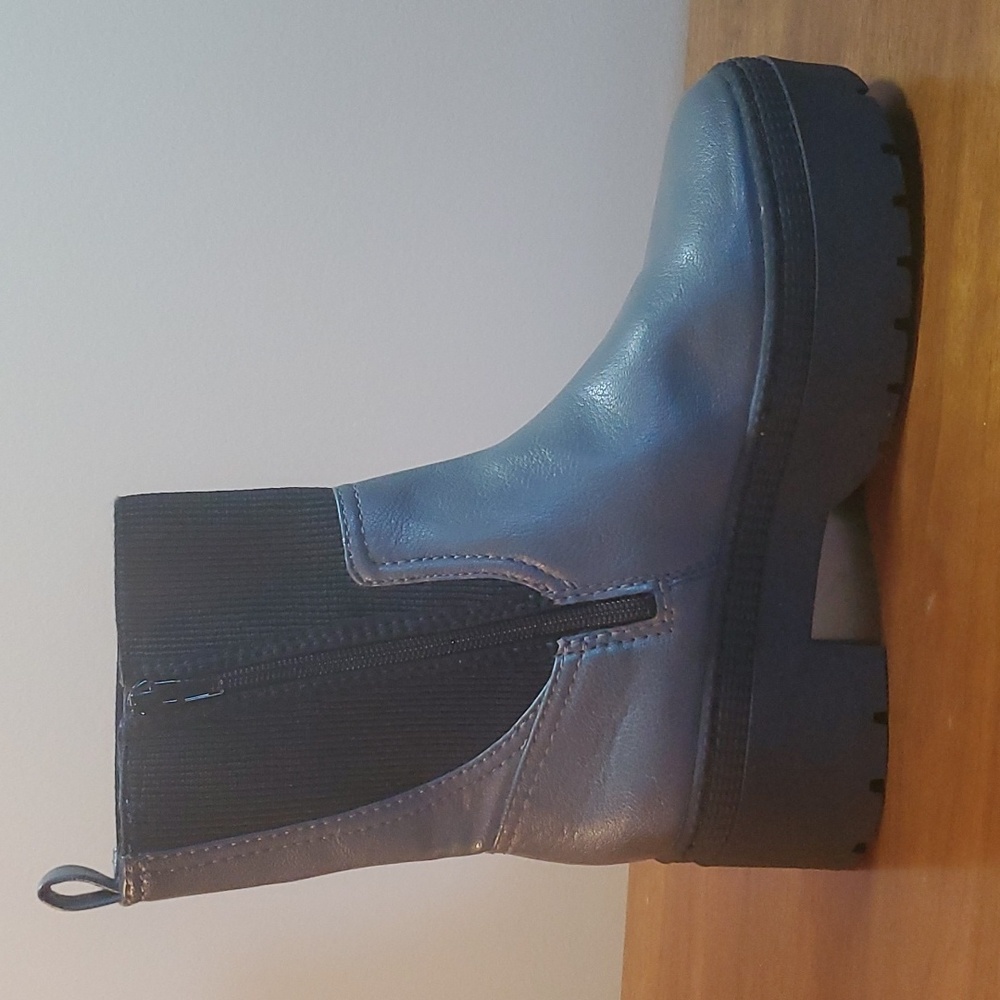 Women's Kodiac Roxie gray Chelsea style ankle booties 8 NWOT - Picture 6 of 10